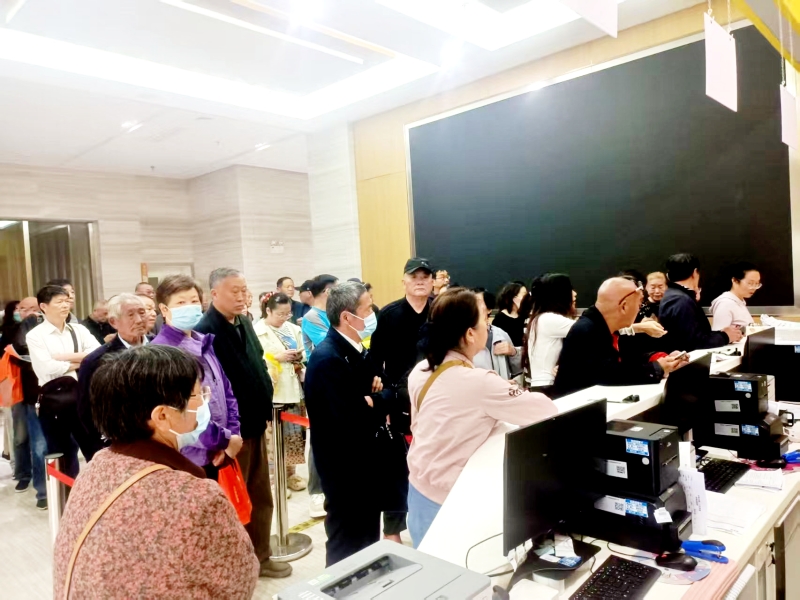 情暖桑榆送健康 关爱退休暖人心——队组织开展退休职工体检活动